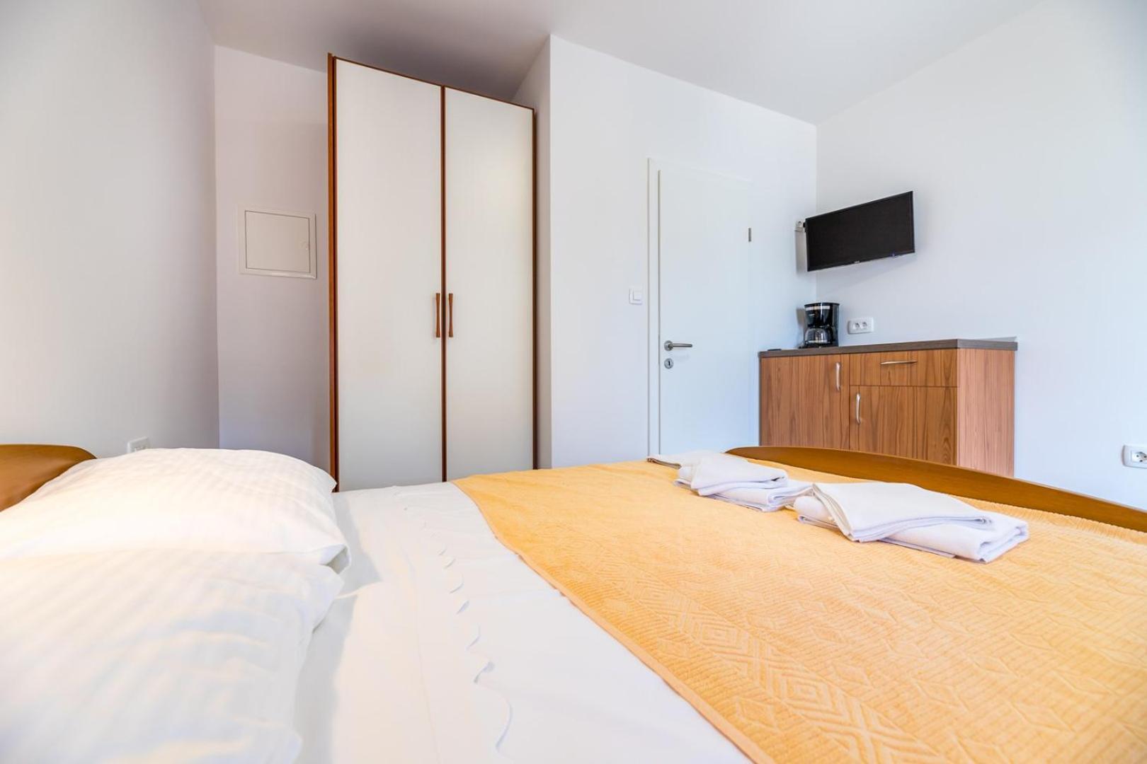 Apartments & Rooms Dekanic Baška Eksteriør billede